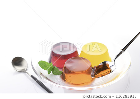 3種顏色鮮豔的果凍（草莓、柳橙、葡萄） 116283915