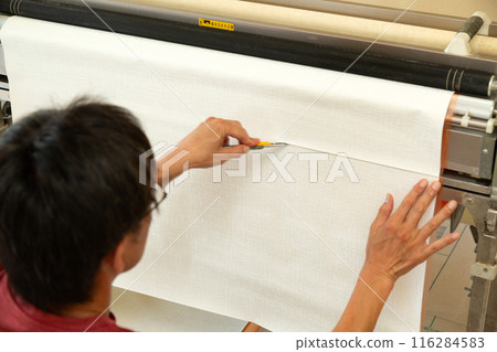 工匠為房子準備十字架 116284583