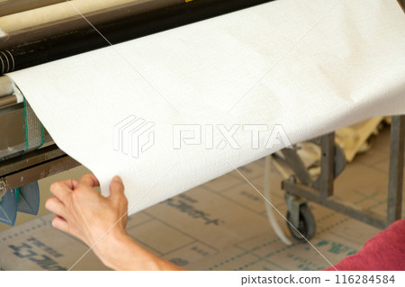 工匠為房子準備十字架 116284584