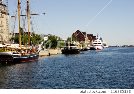 Canal cruise ship moored at a pier in Copenhagen Canal cruise ship moored at a pier in Copenhagen 116285328