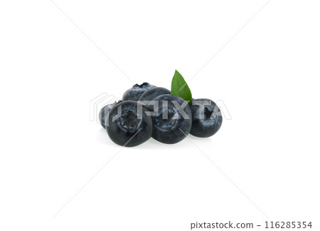 fresh blueberry isolated on white background 116285354