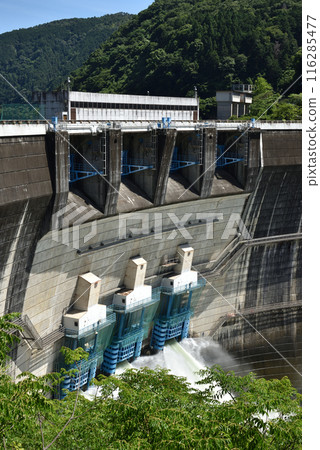 天瀨水壩正在從宇治放水 天瀨水壩正在從宇治放水 116285477