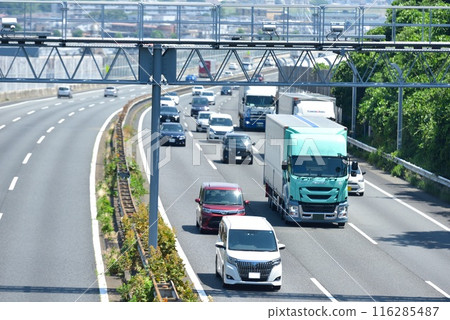 Traffic logistics image Tomei Expressway 116285487