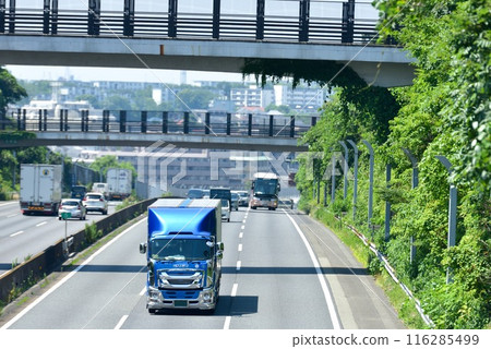 Traffic logistics image Tomei Expressway 116285499
