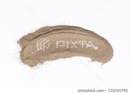 Smear of ground black pepper on white background isolate, creativity in cooking, spice texture. 116285795
