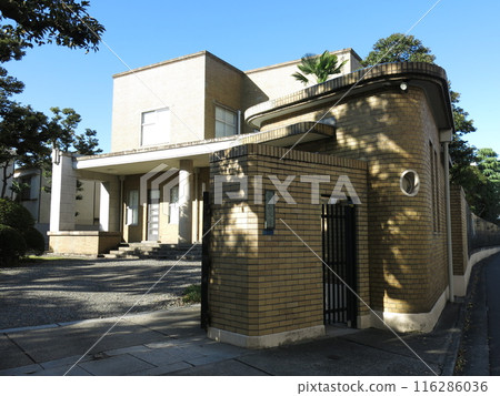 Tokyo Shobo Library in Kita Ward, Tokyo 116286036