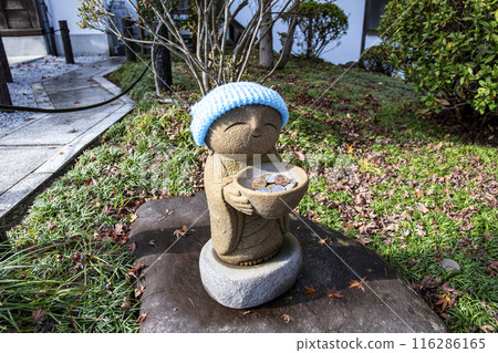 Jizo, the statue that brings happiness Jizo, the statue that brings happiness 116286165