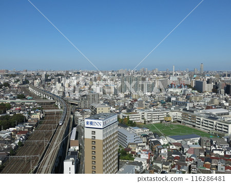 View from the observation lobby of Kita-Topia in Kita-ku, Tokyo (north side: Shinkansen, Saitama New Urban Center, Elsa Tower 55, etc.) 116286481