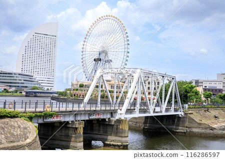 橫濱市、火車路和港口未來城市景觀 116286597