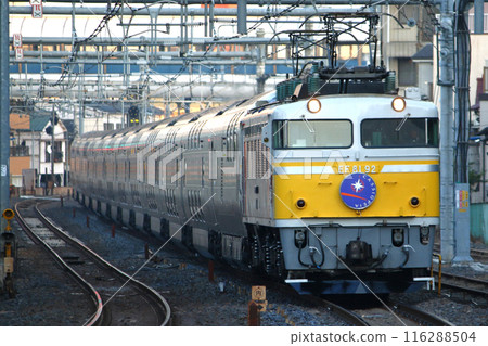 臥舖特快仙后座（EF81 牽引：仙后座顏色） 116288504