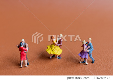 Couple dancing on a smooth brown background 116289578