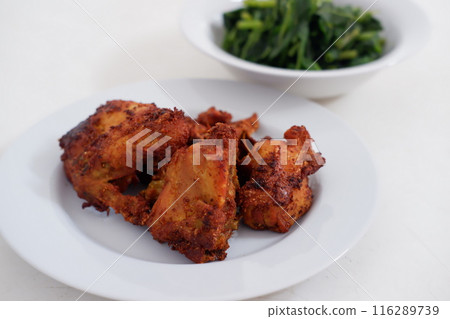 Stir fried water spinach and fried chicken 116289739