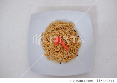 fried noodles on a plate 116289744