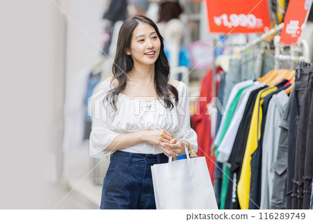A young woman shopping A young woman shopping 116289749