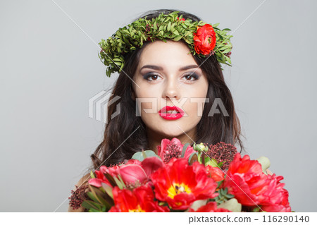 Beautiful woman in Flower Wreath Beautiful woman in Flower Wreath 116290140