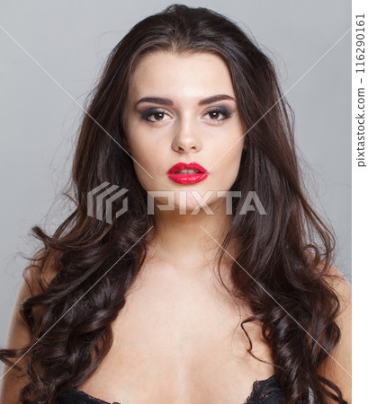 Studio shot of young beautiful woman 116290161