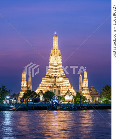 Pagoda at Wat Arun, a royal temple at Chaopraya river on twilight time, Bangkok, Thailand. Pagoda at Wat Arun, a royal temple at Chaopraya river on twilight time, Bangkok, Thailand. 116290227