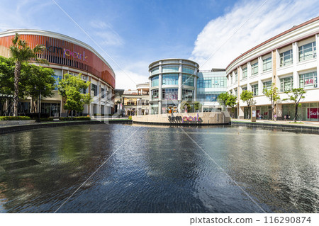 Panoramic view of SKM Park Outlets Kaohsiung, Taiwan. It is a brand-new type of compound lifestyle outlet of Shin Kong Mitsukoshi. Panoramic view of SKM Park Outlets Kaohsiung, Taiwan. It is a brand-new type of compound lifestyle outlet of Shin Kong Mitsukoshi. 116290874