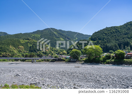 Oigawa River with a clear sky (Shizuoka Prefecture) 116291008