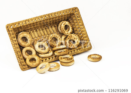 Straw tray with poppy seeds on a white background 116291069