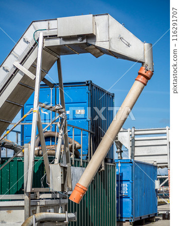 Fish unloading terminal 116291707