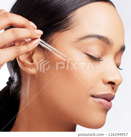 Smooth the surface of your skin with a serum Smooth the surface of your skin with a serum 116294957