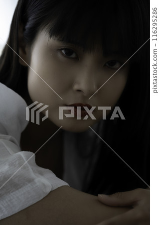 Cool young lady 116295286