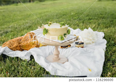 Sweet Treat on Natures Bed 116296600