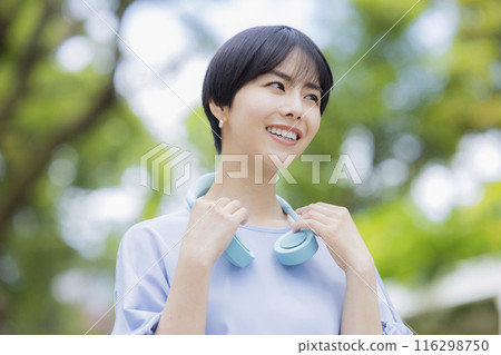 Heat protection neck fan 116298750