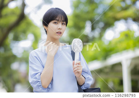 Heat prevention: Handy fan 116298793