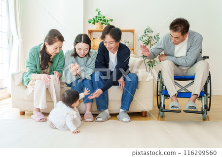 Baby, parent and child, three generation family Baby, parent and child, three generation family 116299560