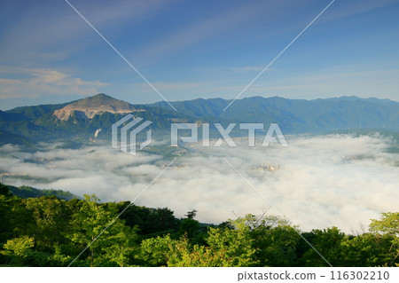 From Minoyama Park, which straddles Chichibu City, Saitama Prefecture and Minano Town, Chichibu County, you can see the sea of clouds covering Chichibu City and the Chichibu mountains, including Mt. Buko. From Minoyama Park, which straddles Chichibu City, Saitama Prefecture and Minano Town, Chichibu County, you can see the sea of clouds covering Chichibu City and the Chichibu mountains, including Mt. Buko. 116302210