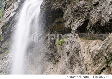 A person looking at Staubbach Falls from the side [Lauterbrunnen, Switzerland] 116302762