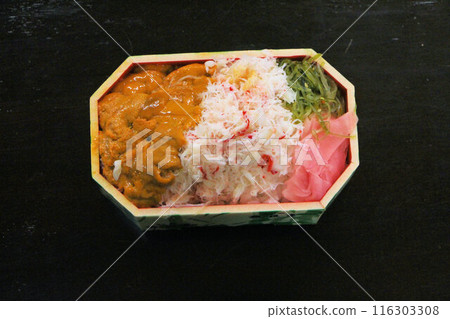 大量螃蟹和海膽的豪華海鮮蓋飯便當，北海道博覽會，車站便當 116303308