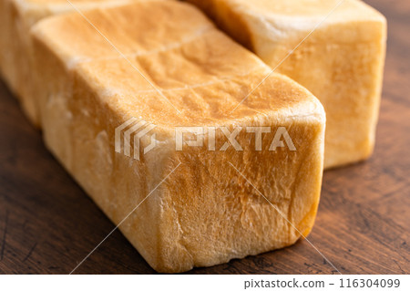 Plain bread 116304099