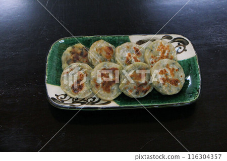 The grilled chive buns look delicious with just the right amount of browning. The grilled chive buns look delicious with just the right amount of browning. 116304357