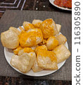 Cowhide crackers drizzled with curry sauce 116305890