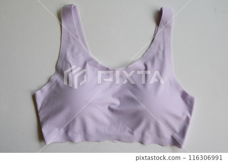 A quick-drying sports bra for children. 116306991