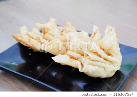 wonton crackers wonton crackers 116307554