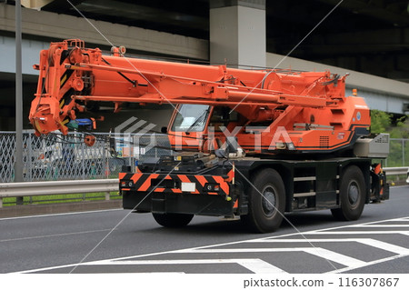 崎嶇地形起重機圖像 116307867