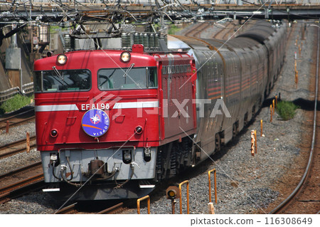 Sleeper express train Cassiopeia (substitute for red-roofed train EF81) detouring due to operational disruption Sleeper express train Cassiopeia (substitute for red-roofed train EF81) detouring due to operational disruption 116308649