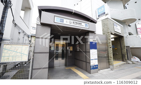 東京地鐵有樂町線、副都心線赤塚站3號出入口設有電梯。 東京地鐵有樂町線、副都心線赤塚站3號出入口設有電梯。 116309012