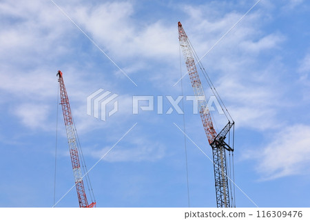 一台起重機在建築工地的形象 116309476