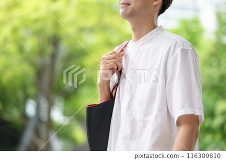 Men walking outside 116309810