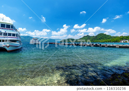 [Lake Towada, Aomori Prefecture] Scenery of Yasumiya, a popular tourist spot on the shores of Lake Towada 116310236