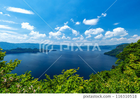 【青森縣十和田湖】初夏的十和田湖：充滿美麗靛藍色的神秘湖泊 116310518