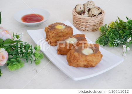 tofu filled with delicious quail eggs 116311012