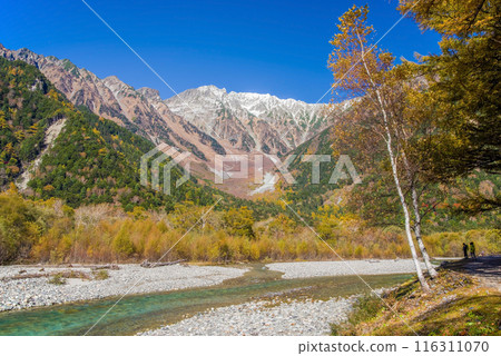 上高地的壯麗景色[2023年秋季]從小梨平露營地看到穗高山脈的壯麗全景 116311070