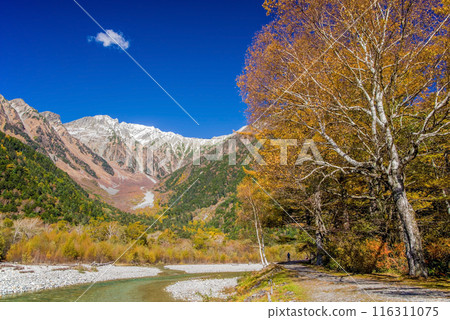 Spectacular views of Kamikochi [Autumn 2023] A panoramic view of the Hotaka mountain range from Konashidaira Campsite 116311075