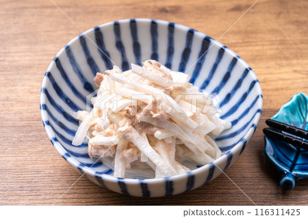 Daikon and tuna with mayonnaise Daikon and tuna with mayonnaise 116311425